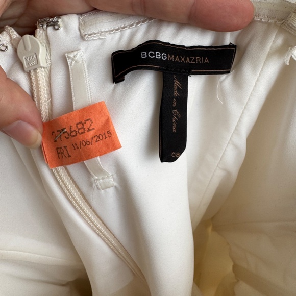 BCBG White Strapless Dress with Pockets! Size 8 - Picture 4 of 6